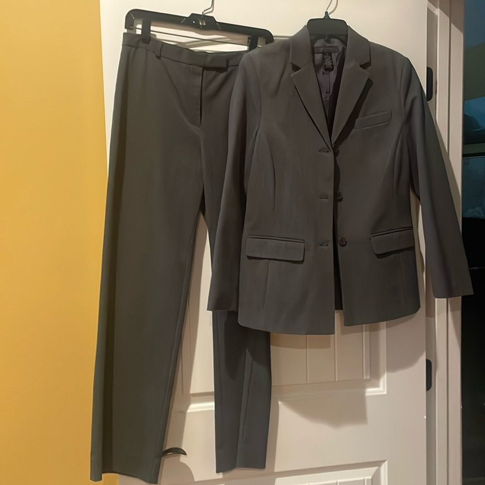 Gently used Women’s Limited gray suit, size 10 pants and medium jacket